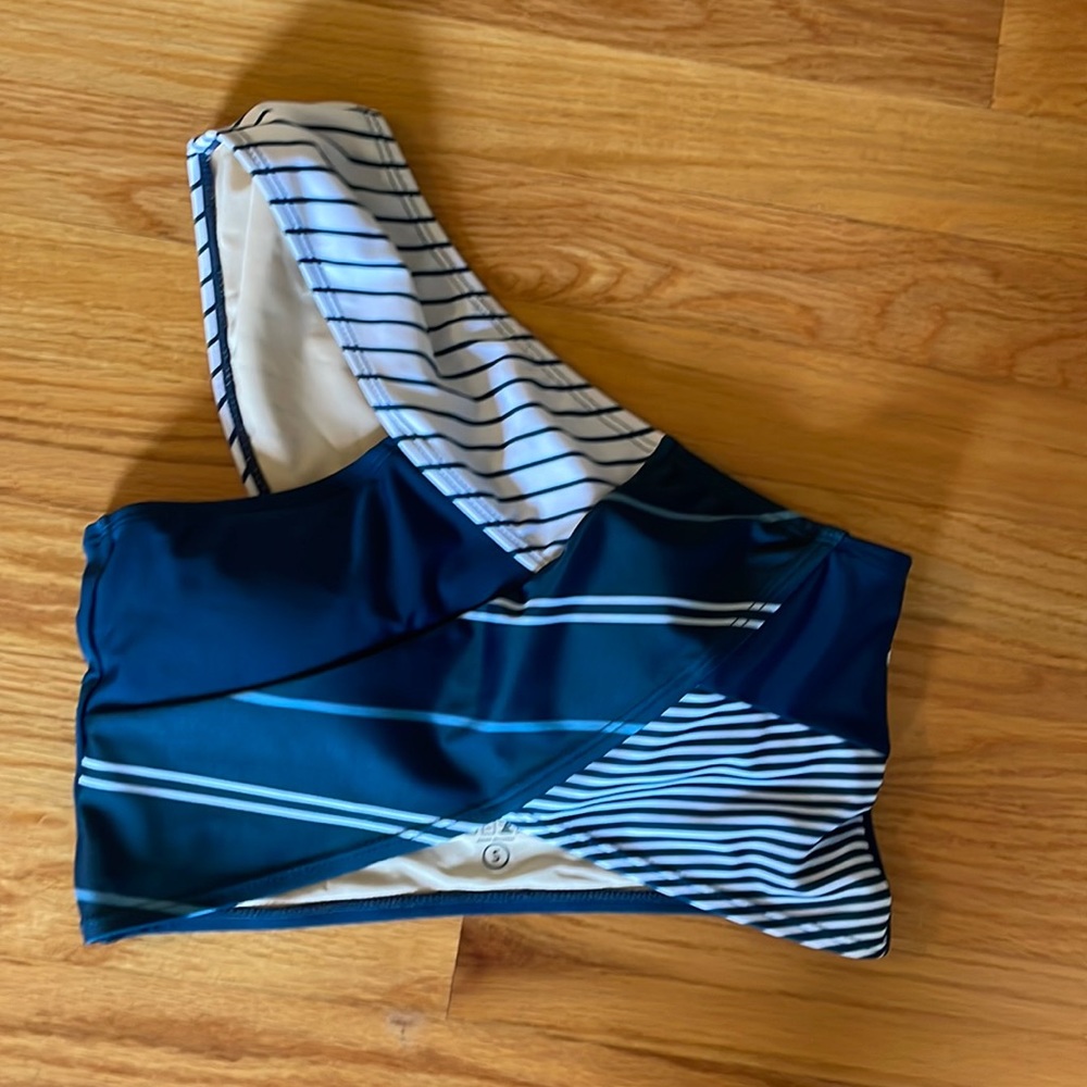 Nani Swimwear top size small NWOT